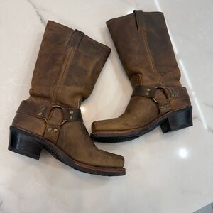 Frye Harness Boots Distressed Brown Leather Women’s Size 7 Vintage Style